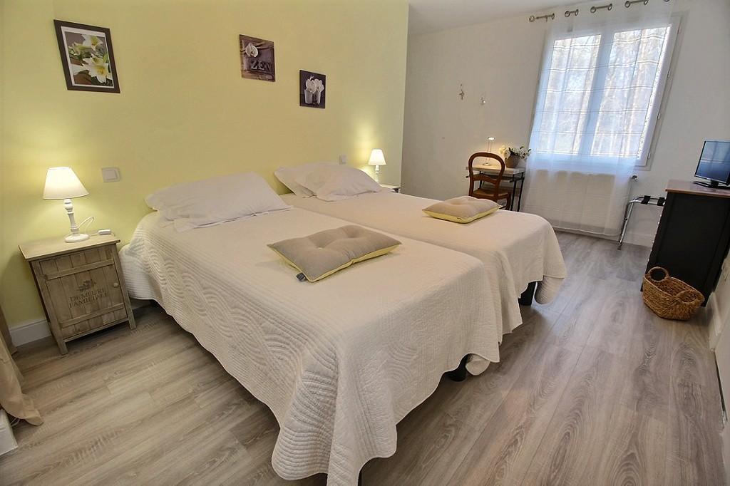 Bed and Breakfast Logis Du Lievre D'Or Монбазон Екстер'єр фото