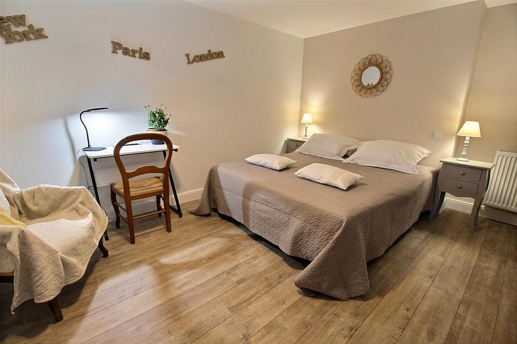 Bed and Breakfast Logis Du Lievre D'Or Монбазон Екстер'єр фото