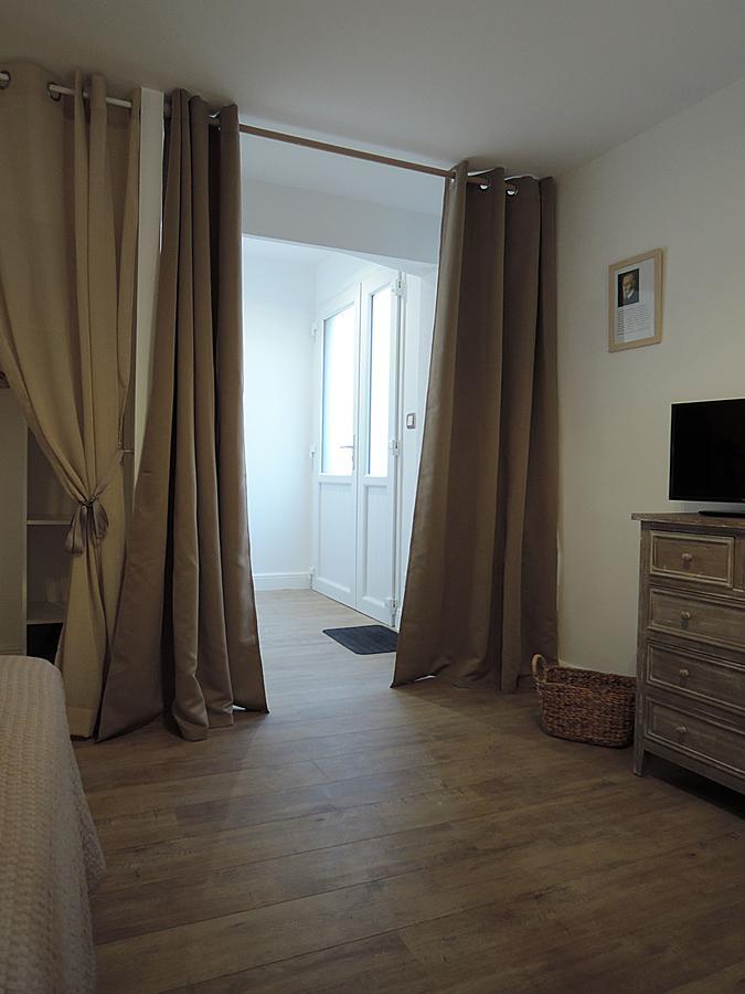 Bed and Breakfast Logis Du Lievre D'Or Монбазон Екстер'єр фото